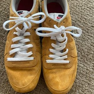 Men’s Nikes in great condition! Size US 10